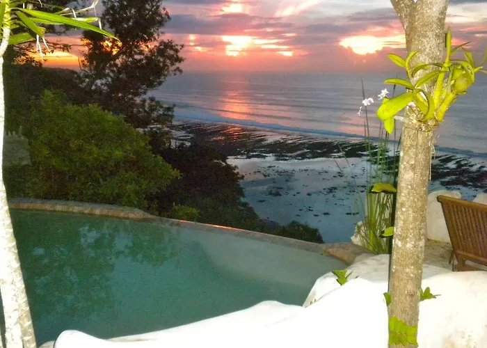Suara Ombak Bingin Uluwatu